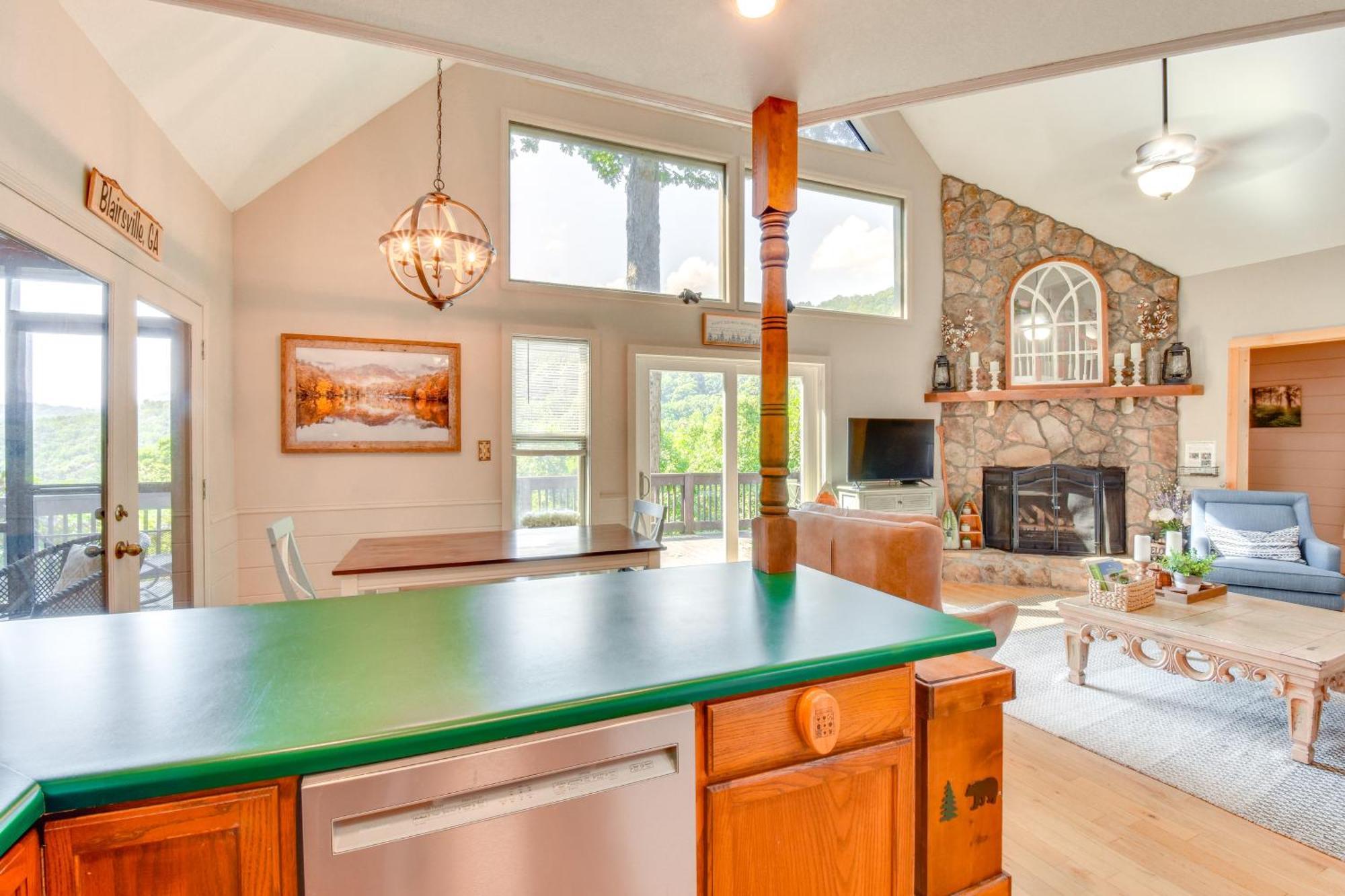 Mountain Cabin With Hot Tub And Fire Pit! Blairsville Eksteriør bilde